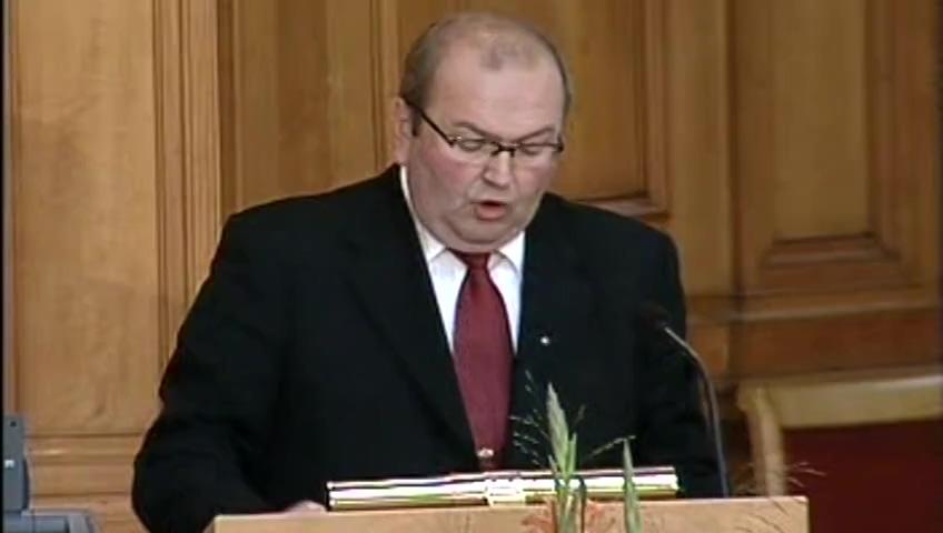 Stillbild från Öppen utfrågning, Våld mot äldre