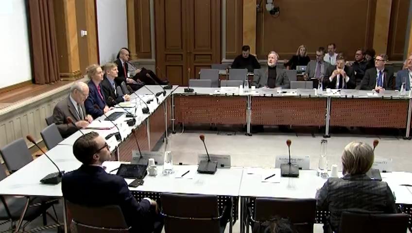 Stillbild från Öppen utfrågning, Öppen utfrågning om den aktuella penningpolitiken