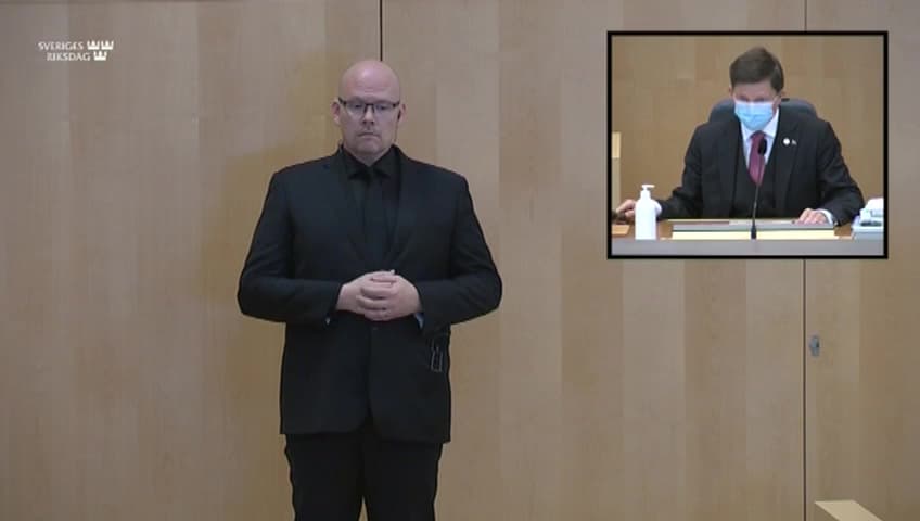 Stillbild från Övrigt kammaren, Prövning av yrkande om misstroendeförklaring mot statsminister Stefan Löfven (S) - teckenspråkstolkad