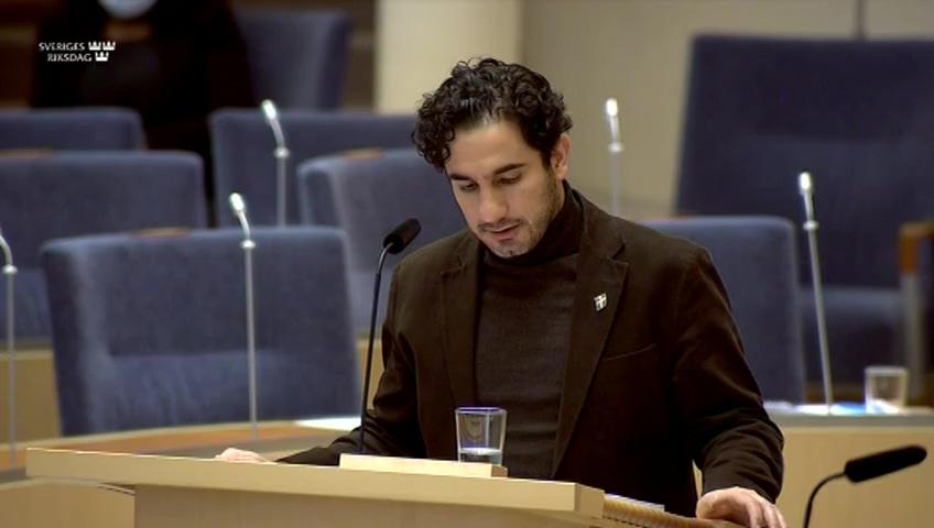 Stillbild från Interpellationsdebatt, Analys av omvårdnadsbidraget