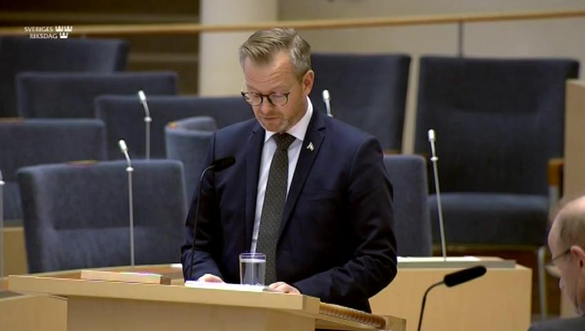 Stillbild från Interpellationsdebatt, De nya uppgifterna om Estonia
