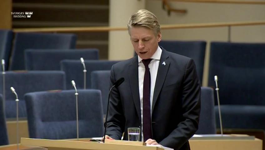 Stillbild från Interpellationsdebatt, Ett centralt skuldregister