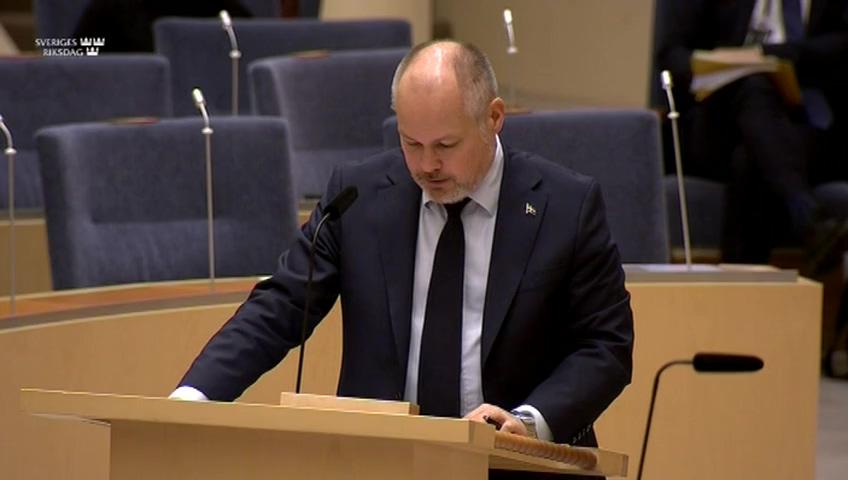 Stillbild från Interpellationsdebatt, Krav för permanent uppehållstillstånd