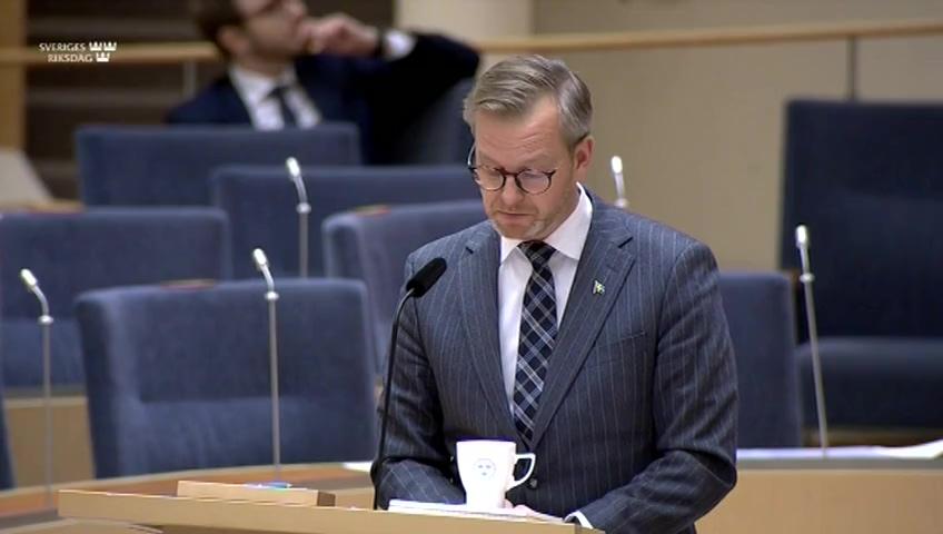 Stillbild från Interpellationsdebatt, Balkongflickor och oskuldskontroller