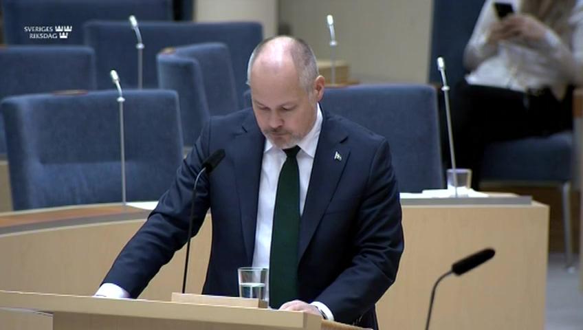 Stillbild från Interpellationsdebatt, Det ökade antalet skjutningar i samhället