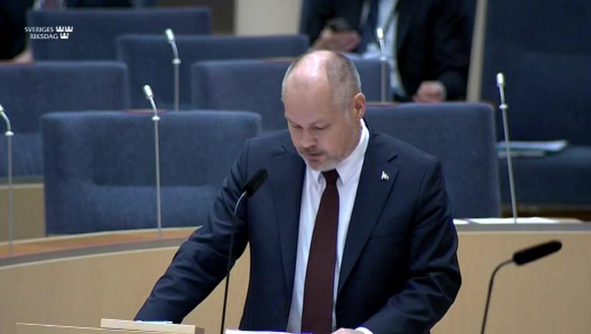 Stillbild från Interpellationsdebatt, Nedskräpning och brottslighet vid bärplockarläger