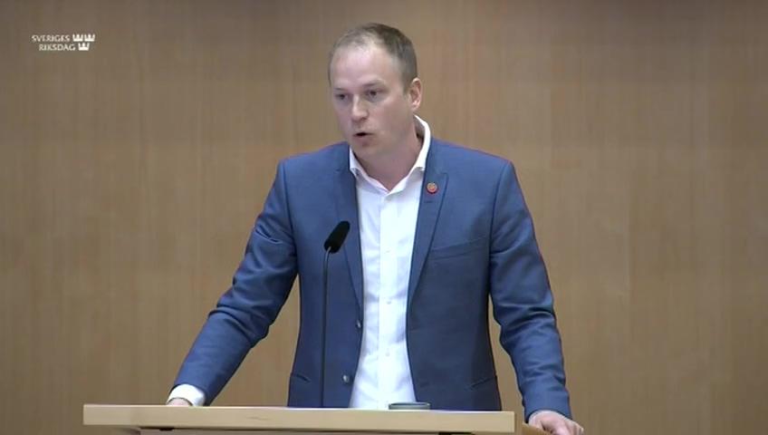 Stillbild från Debatt om förslag, Barn som bevittnar brott