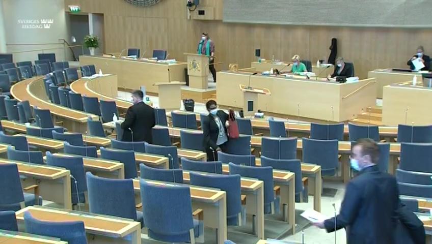 Stillbild från Debatt om förslag, Avgift för intyg om godkänd bastjänstgöring