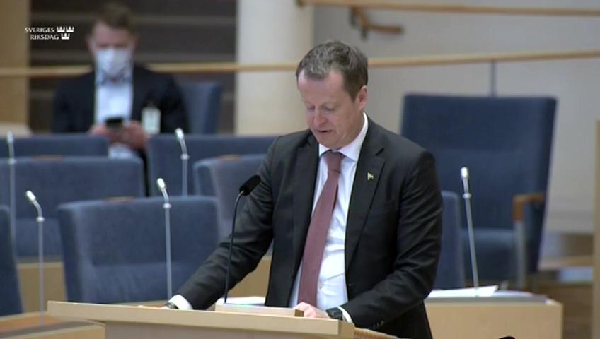 Stillbild från Interpellationsdebatt, Laddstolpar för elfordon