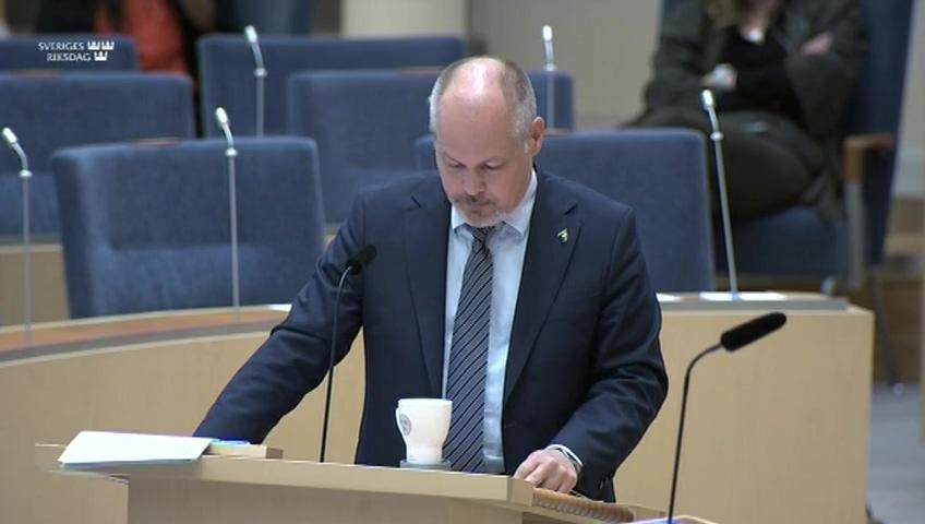 Stillbild från Interpellationsdebatt, Utökat kontaktförbud eller vistelseförbud för dömda pedofiler