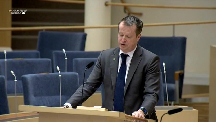 Stillbild från Interpellationsdebatt, Ersättningsenergi för bensin och diesel