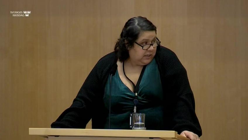 Stillbild från Debatt om förslag, Språkplikt – deltagande i vuxenutbildning i svenska för invandrare (sfi) för rätt till försörjningsstöd