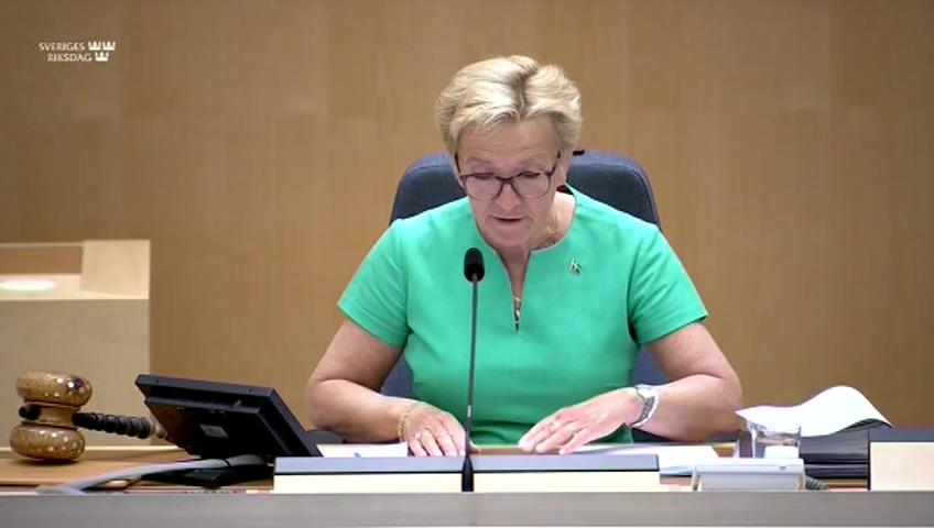 Stillbild från Debatt om förslag, Tillfällig åtgärd för att underlätta övergången till sommarbensin