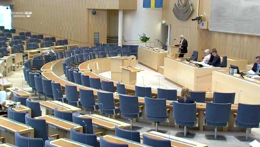 Stillbild från Debatt om förslag, Ungdomsövervakning