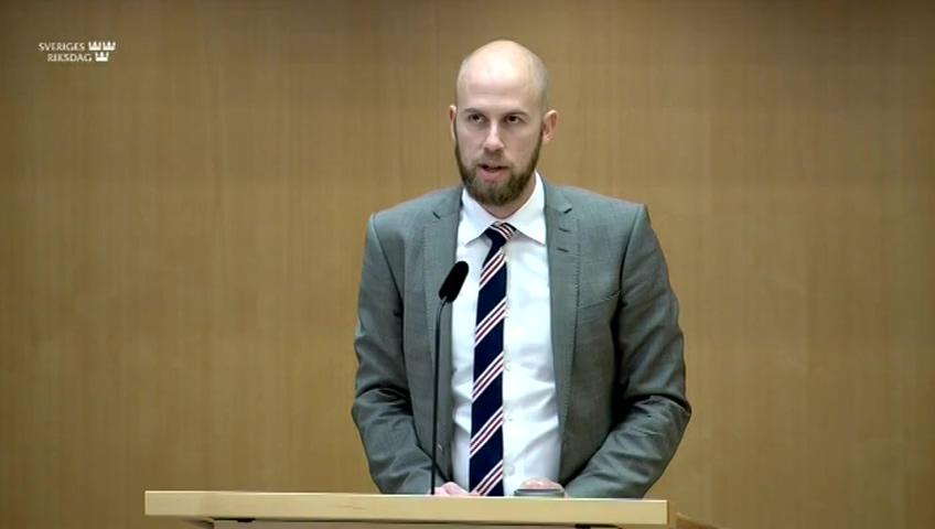 Stillbild från Debatt om förslag, Större komplementbostadshus