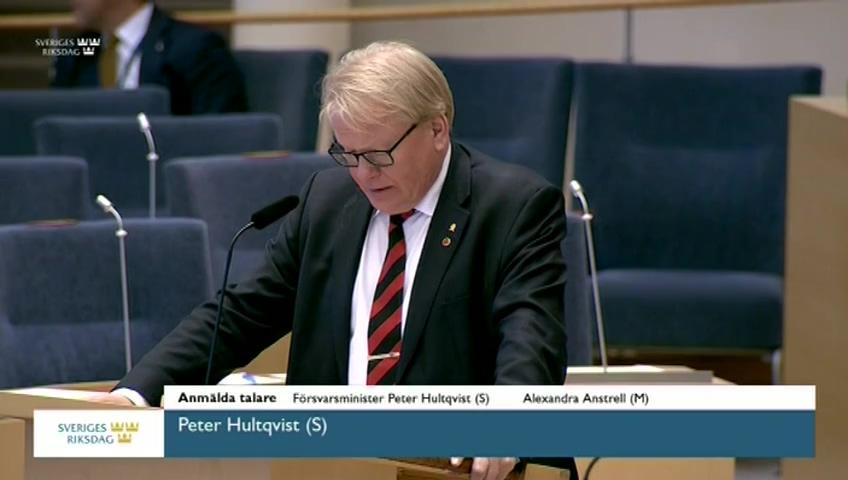 Stillbild från Interpellationsdebatt, Ändamålsenligt materiel för kvinnor i försvaret