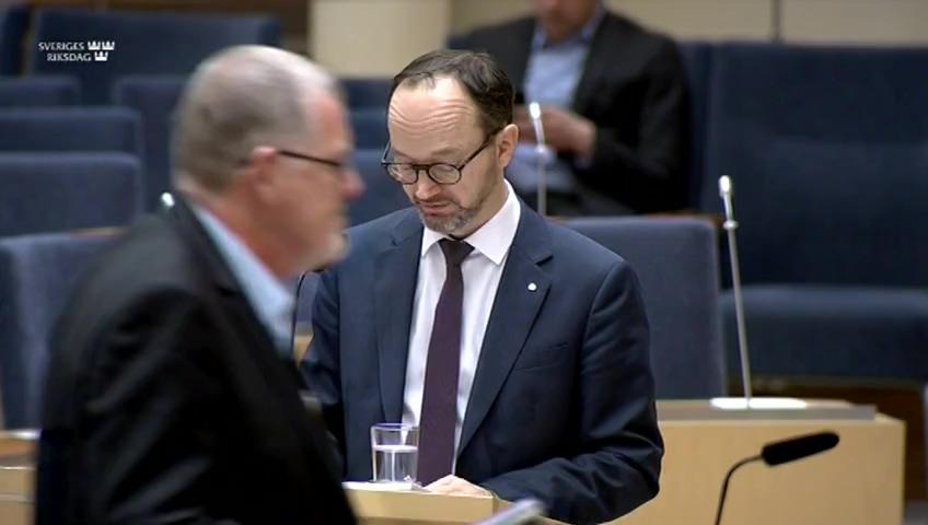 Stillbild från Interpellationsdebatt, Uteblivna rapporter gällande beställaransvar