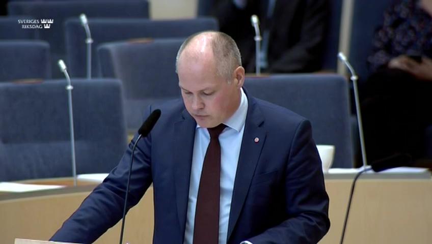 Stillbild från Interpellationsdebatt, Återvändande