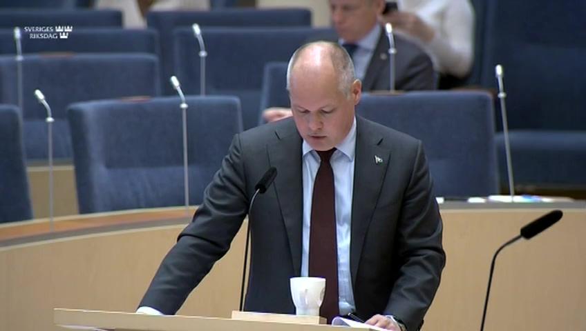 Stillbild från Interpellationsdebatt, Ungdomsrån och förakt mot svenskar