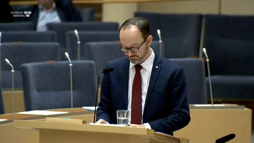 Stillbild från Interpellationsdebatt, Regeringens planer med flyget