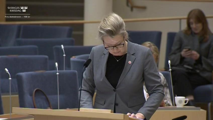 Stillbild från Interpellationsdebatt, Klädkoder och sexuella trakasserier i skolor