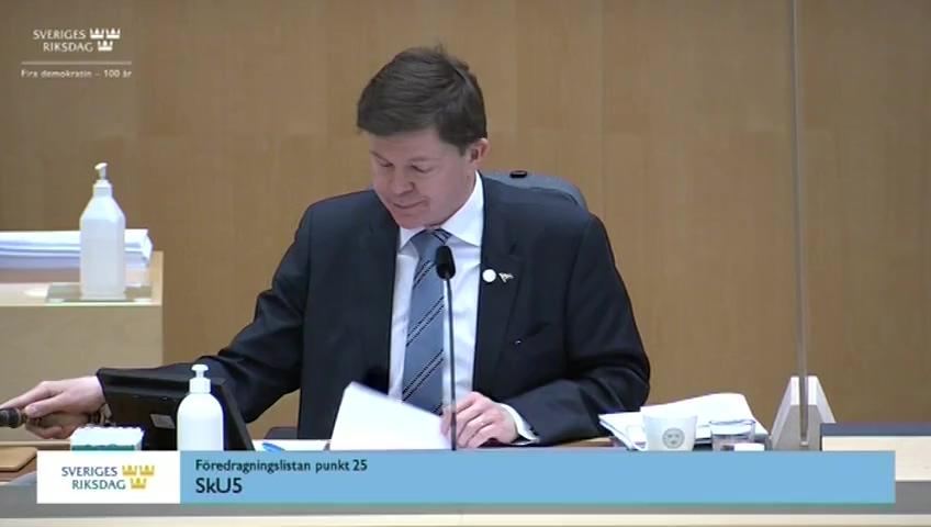 Stillbild från Debatt om förslag, Komplettering av den utvidgade fåmansföretagsdefinitionen