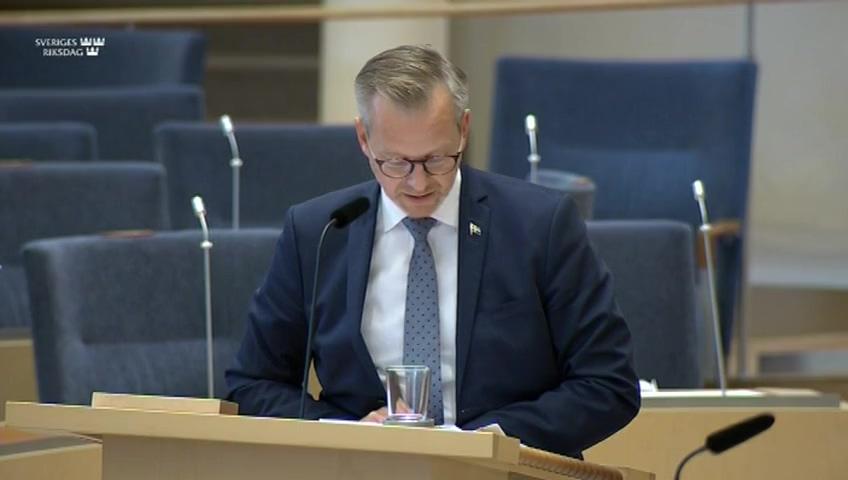 Stillbild från Interpellationsdebatt, En förnyad utredning om Estonias militärtransporter