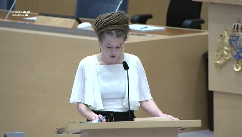 Stillbild från Interpellationsdebatt, Återöppnandet av arenasporter och större evenemang