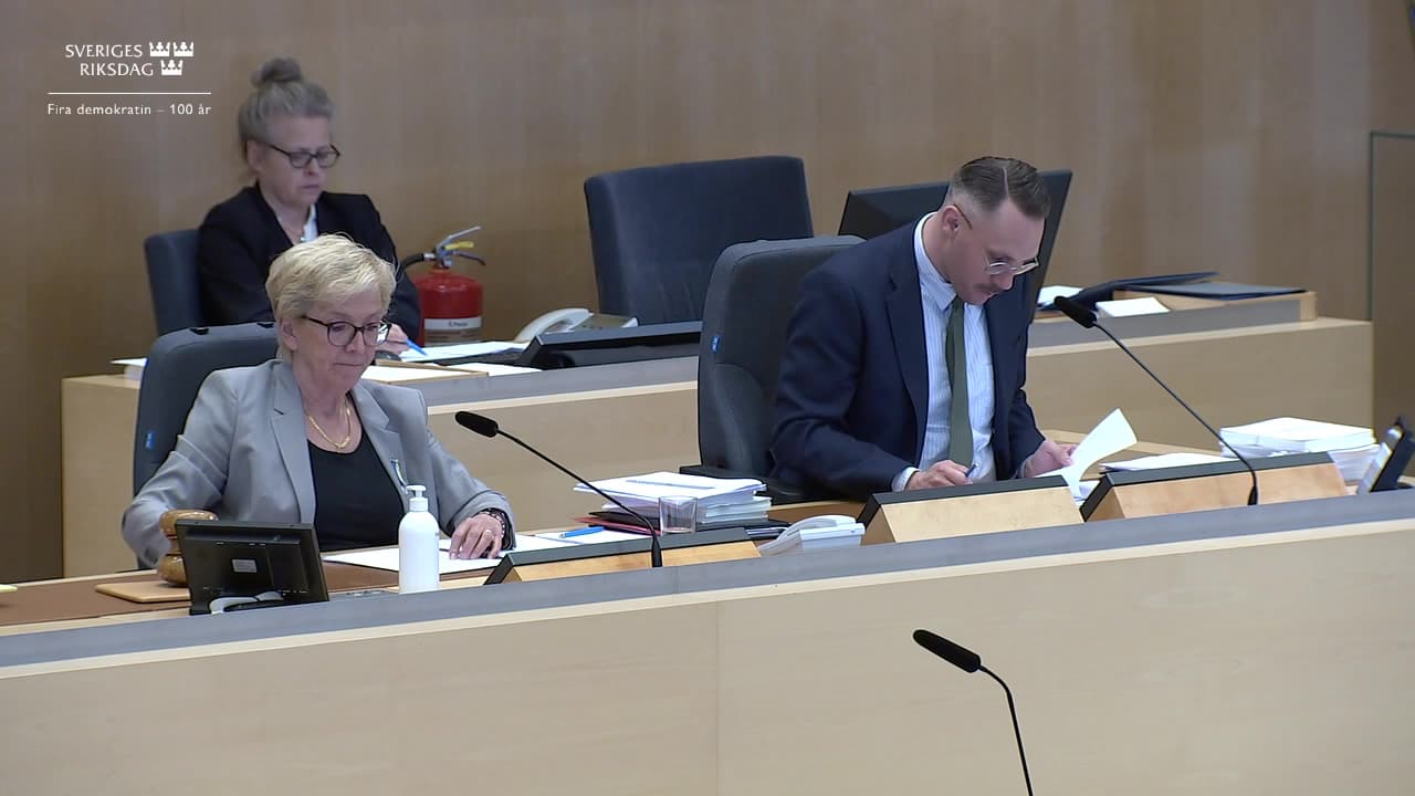 Stillbild från Beslut, Beslut
