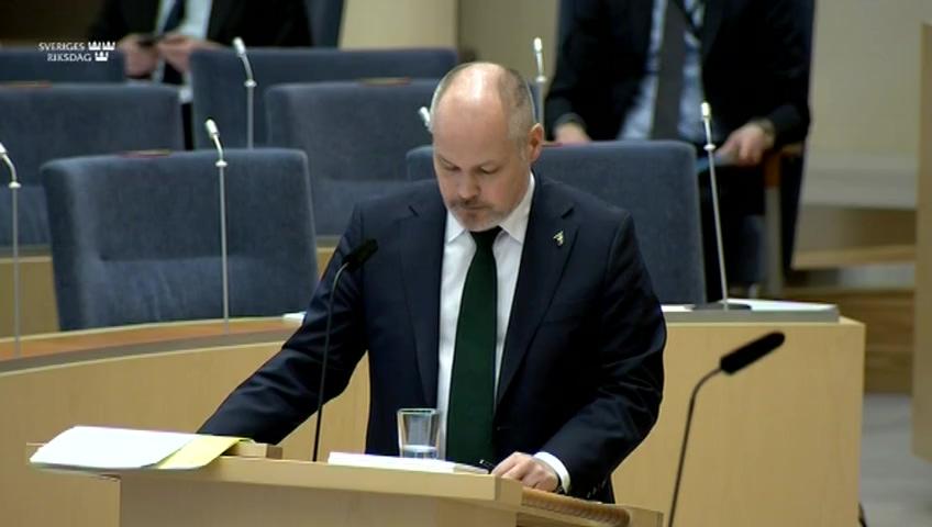 Stillbild från Interpellationsdebatt, Ordningen i svenska domstolssalar