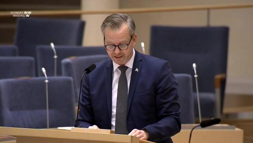 Stillbild från Interpellationsdebatt, Pausad polisutbildning och organiserad kriminalitet