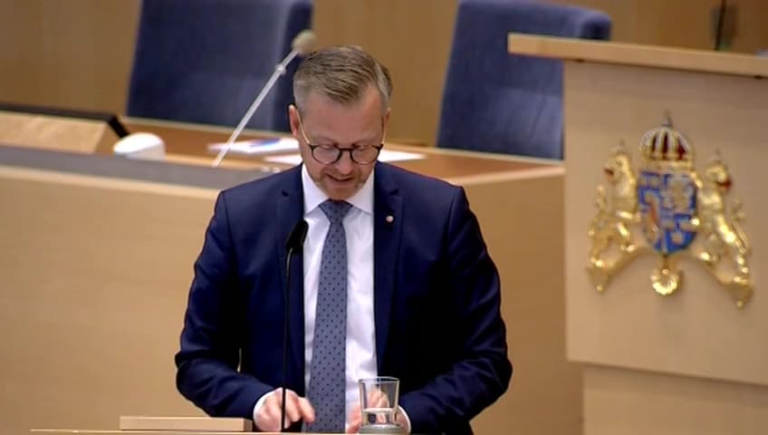 Stillbild från Interpellationsdebatt, Bristande cybersäkerhet