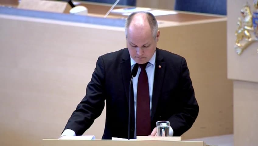 Stillbild från Interpellationsdebatt, Tjänstemannaansvar