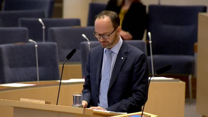 Stillbild från Interpellationsdebatt, Illegala körskolor