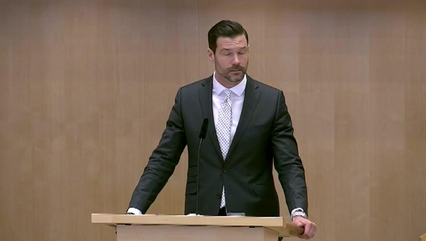 Stillbild från Debatt om förslag, Unga lagöverträdare