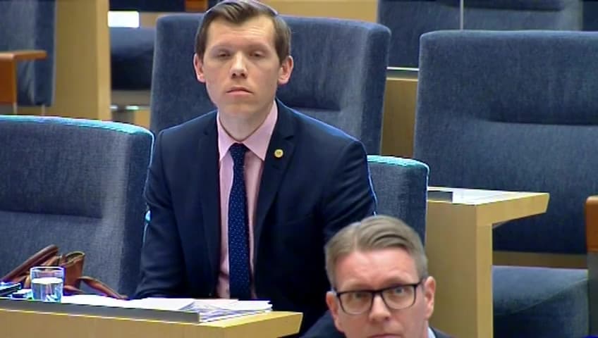 Stillbild från Interpellationsdebatt, Barn som far illa