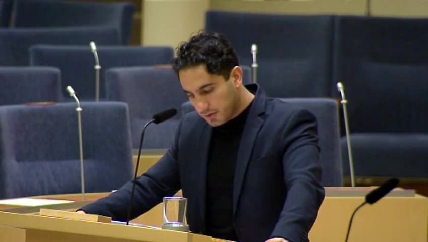 Stillbild från Interpellationsdebatt, Spel och beroende