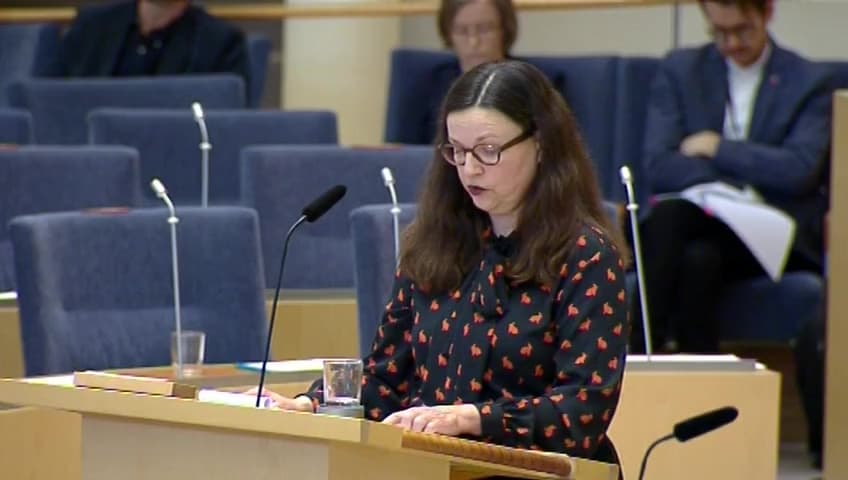 Stillbild från Interpellationsdebatt, Kritik mot lärare som följer skollagen