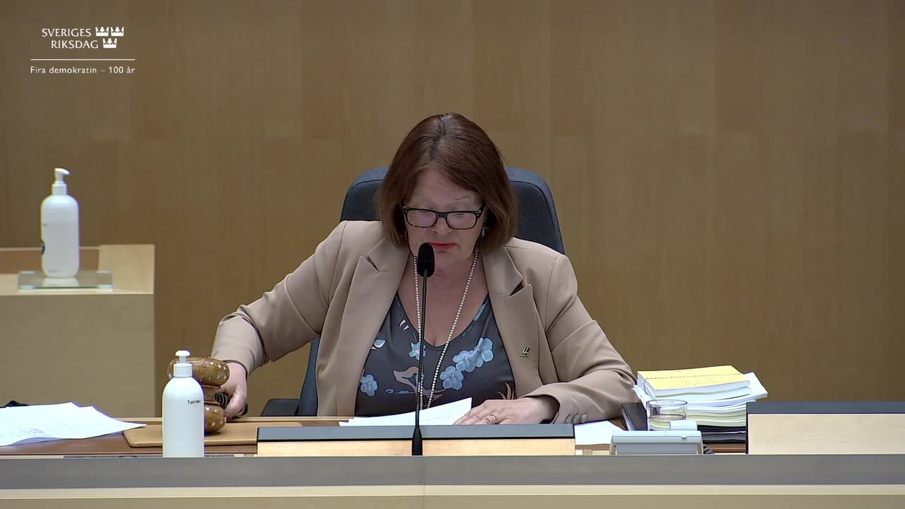Stillbild från Beslut, Beslut