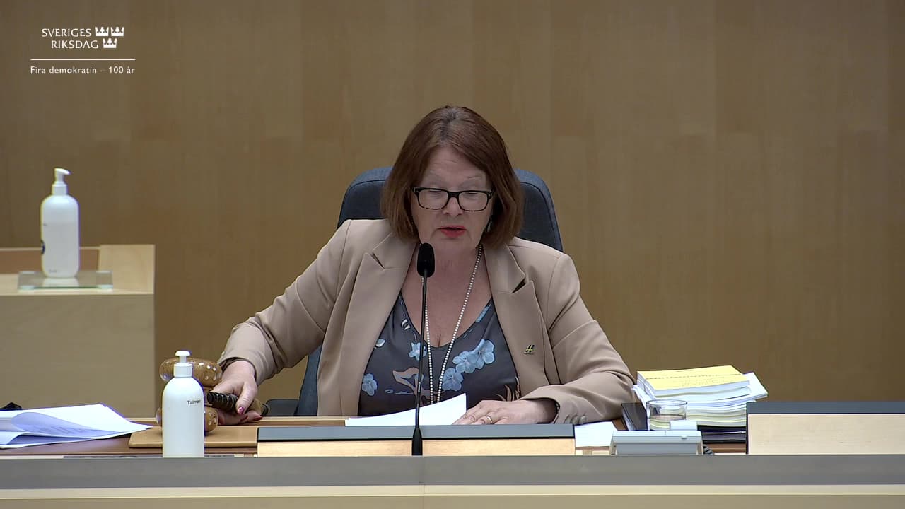 Stillbild från Beslut, Beslut