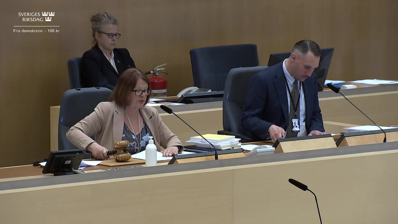 Stillbild från Beslut, Beslut