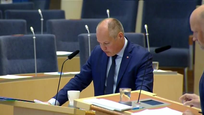 Stillbild från Interpellationsdebatt, Genomförandet av vapendirektivet