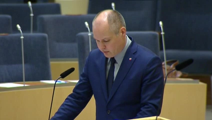 Stillbild från Interpellationsdebatt, Ett utvidgat tjänstemannaansvar