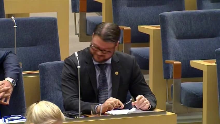 Stillbild från Interpellationsdebatt, Skrotbilar