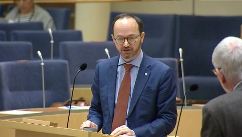 Stillbild från Interpellationsdebatt, Följderna av ett centraliserat flygledningssystem 