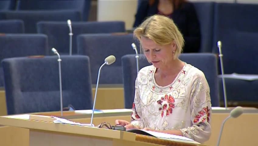 Stillbild från Interpellationsdebatt, Hotade verksamheter för misshandlade kvinnor