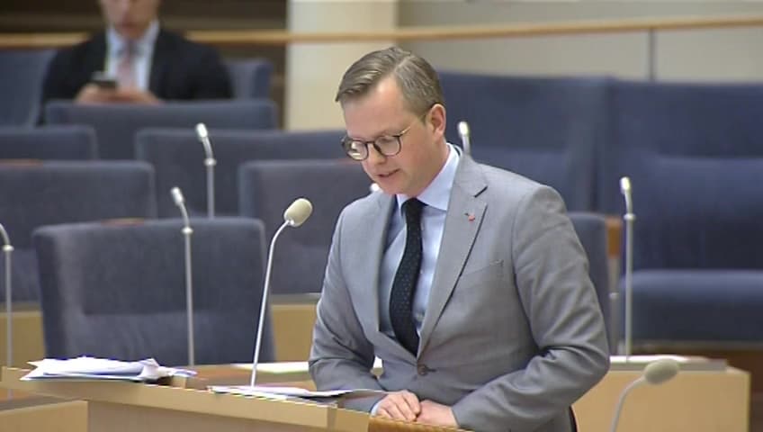 Stillbild från Interpellationsdebatt, Teslas etablering i Europa