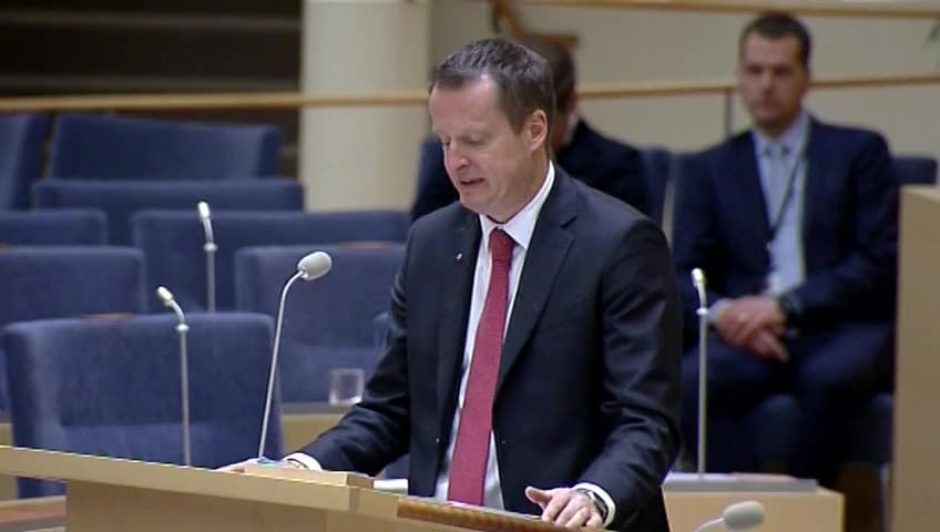 Stillbild från Interpellationsdebatt, Situationen för polishundar och polishästar