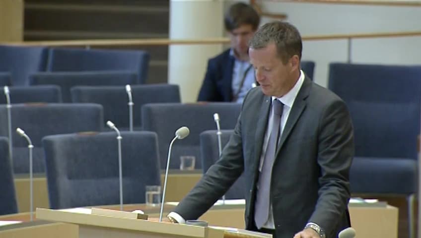 Stillbild från Interpellationsdebatt, Åtgärder för att misstänkta fall av människohandel av flyktingbarn utreds av polis