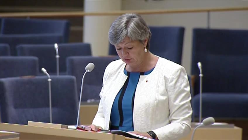 Stillbild från Interpellationsdebatt, Försvårande omständigheter för extratjänster